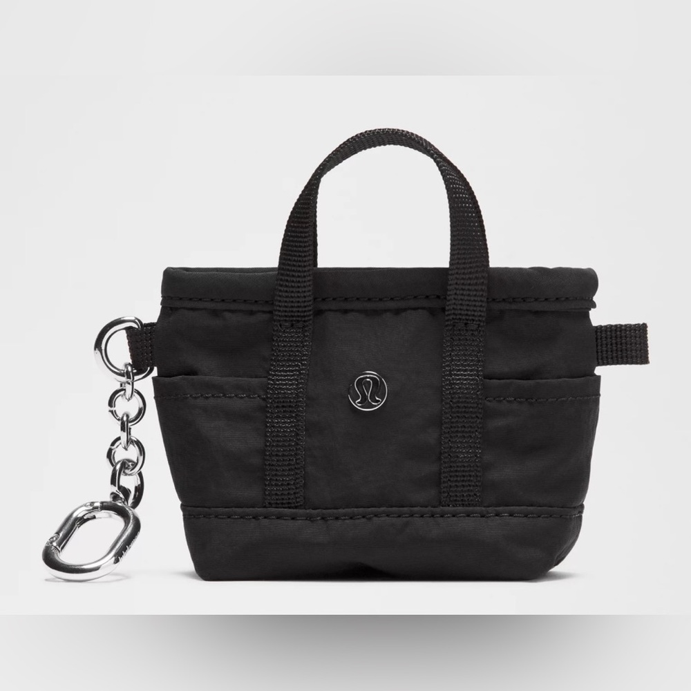 Lululemon NWT Daily Multi Pocket Nano Tote Bag Water Repellent Zipper closure